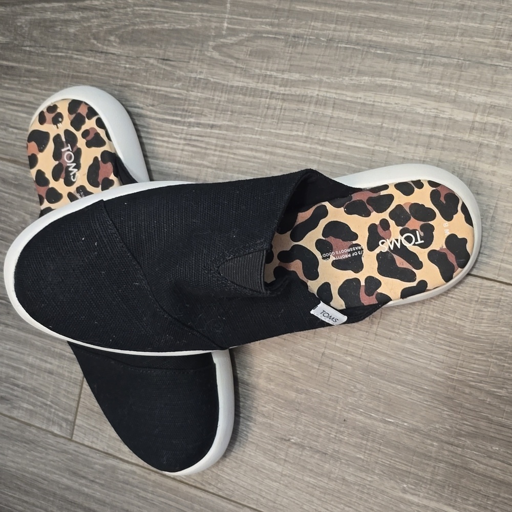 TOMS Black Mules with Leopard Print Insole. New Wuthout Tags. Size 8. - Picture 2 of 11